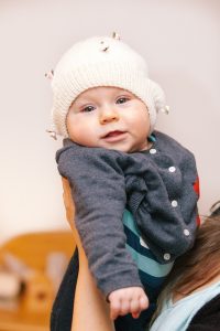 handgestrickte Zipfelmütze Schneeweißche & Rosenrot 0-6 Monate